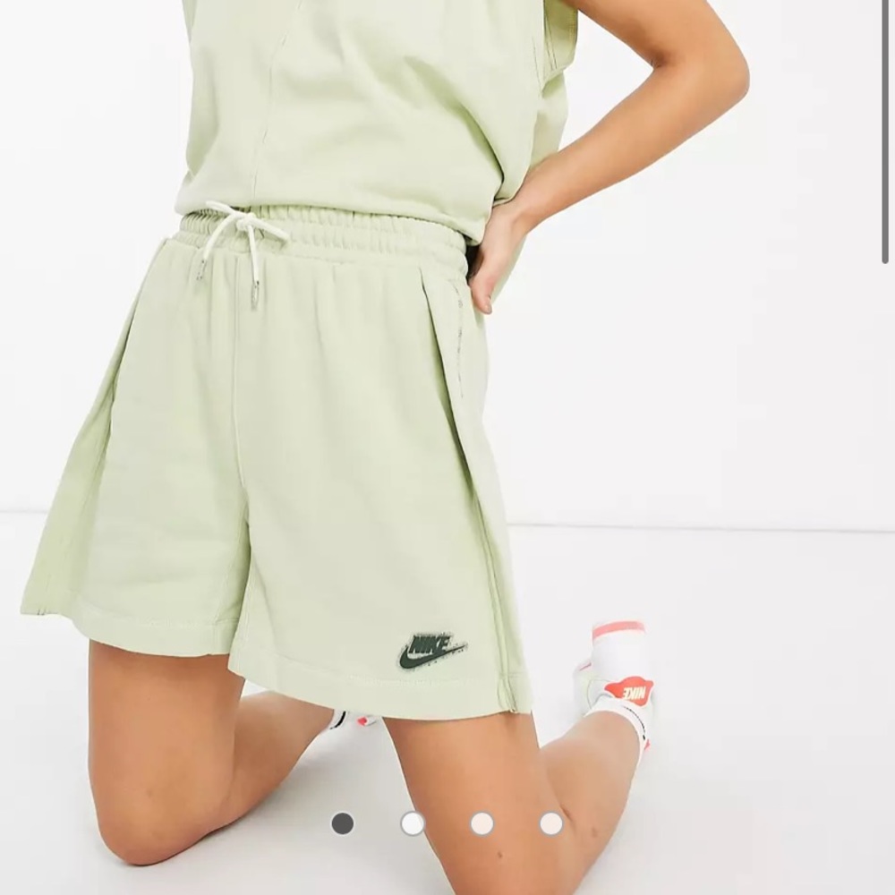 NWT Nike mid rise fleece shorts